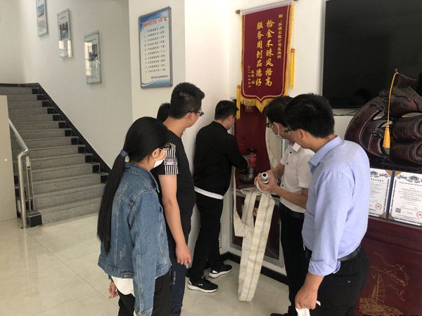 泓源新能源公司、出租車公司聯(lián)合開展消防安全演練(圖2)